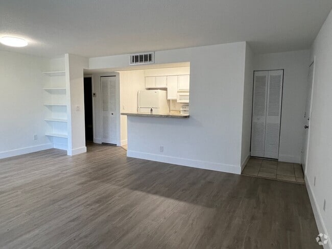 Building Photo - Beautiful and Roomy Apartment in Gated Com...