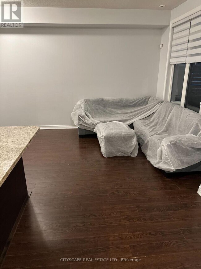 Photo - 383 Prince of Wales Dr