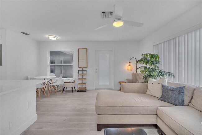 Photo - 1732 NE 56th Ct Unit 2