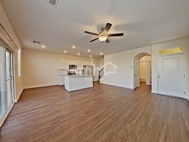 Photo - 5866 Petronius St