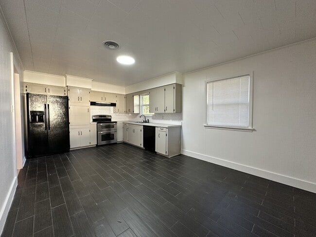 Photo - 107 Elliott Pl