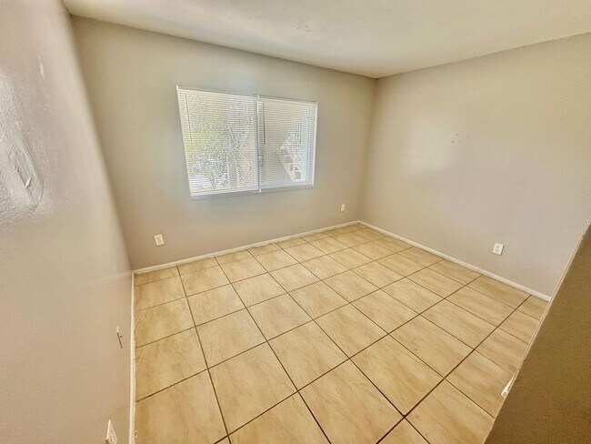 Photo - 2549 S Oak Ave Unit r2549soB