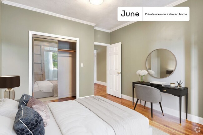Building Photo - Private bedroom in 3 bed/2 bath Home