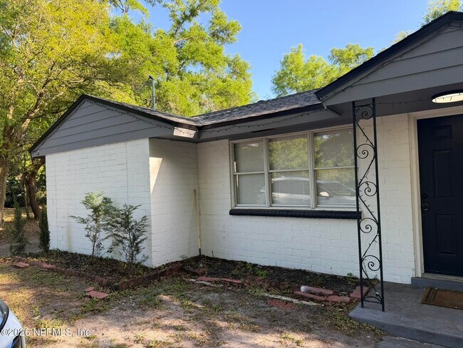 Photo - 85064 Radio Ave