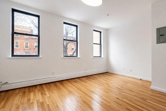 Photo - 53 Irving Pl Unidad 2