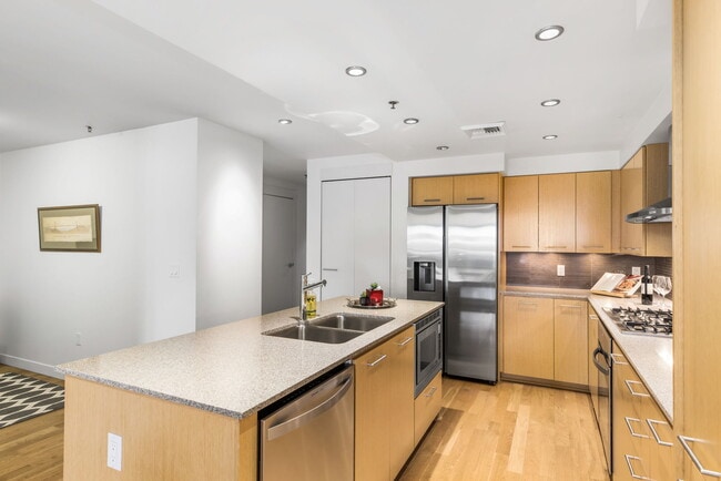 Photo - 1310 NW Naito Pky Unit 107