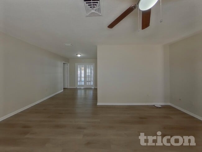 Photo - 2290 Colonial Dr