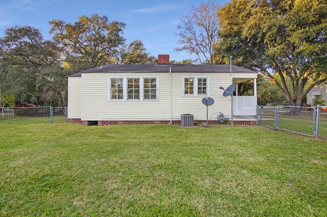 Photo - 2 Bedroom, 1 Bath home in Center of Richmond Hill - Richmond Hill close to Ft. Stewart and HAAF