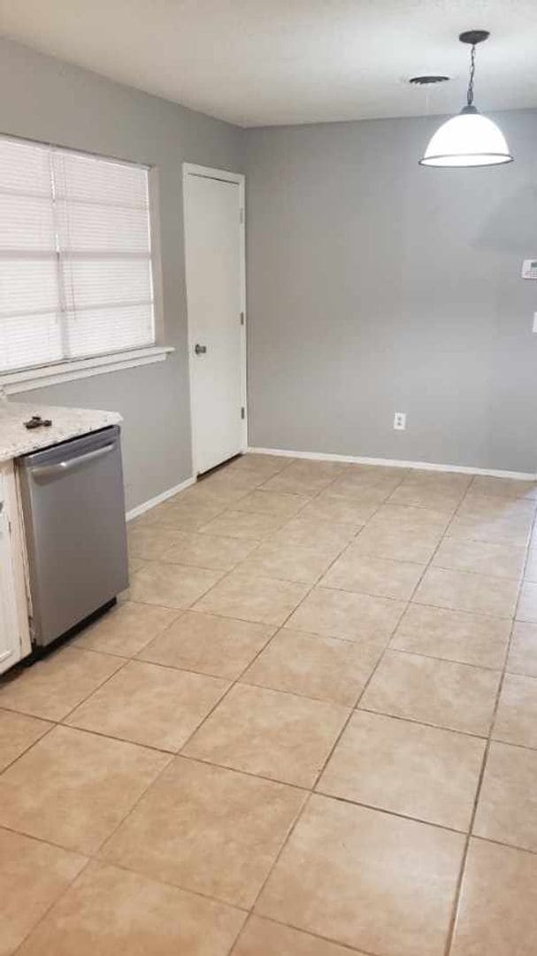 Photo - Located in Canyon 3/2/1 great area CH/A