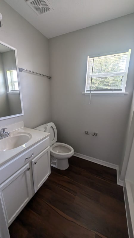 Photo - 2241 Burlington St