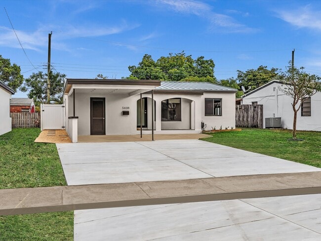 Plus carport - 5408 NE 3rd Ter