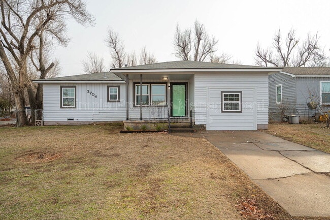 Building Photo - 3704 SW 40th Pl