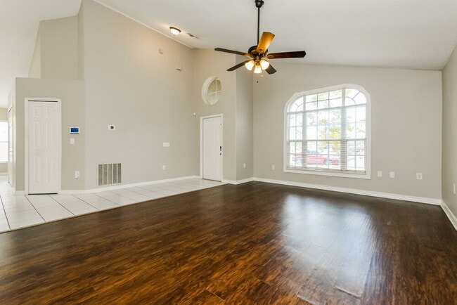 Photo - 1718 Putney Cir