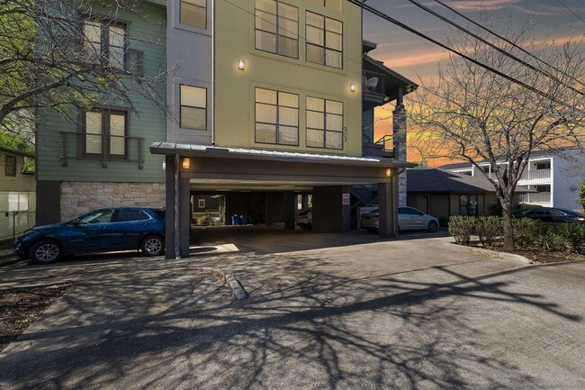 Building Photo - 907 Duncan Ln Unit 302 Rental