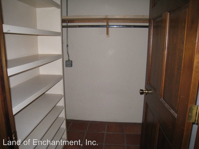 Photo - 5900 Marble Ave Unidad #212