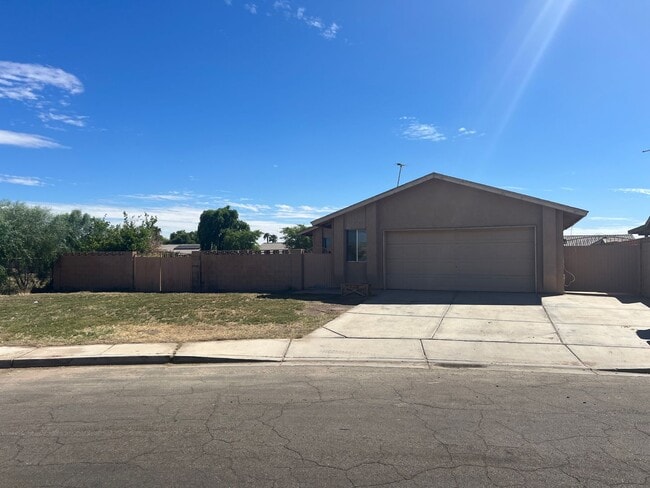 Building Photo - Three Bedroom Cibola Home on a large Lot