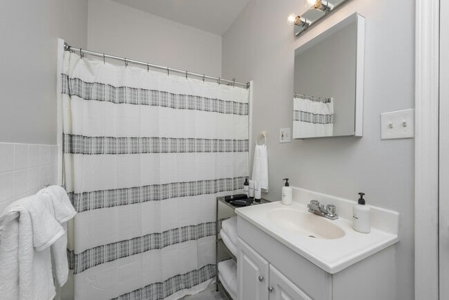Photo - 4055-4057-4057 Hartford St