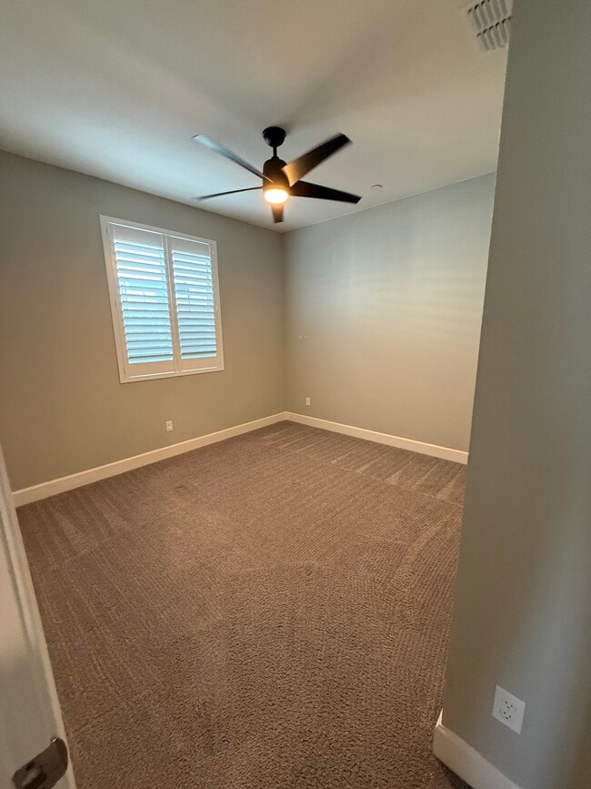 Photo - 2324 Henri Ln