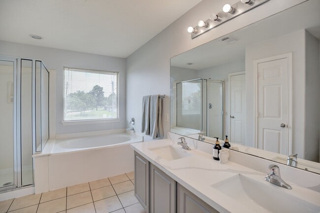 Building Photo - 13011 Peppergate Ln