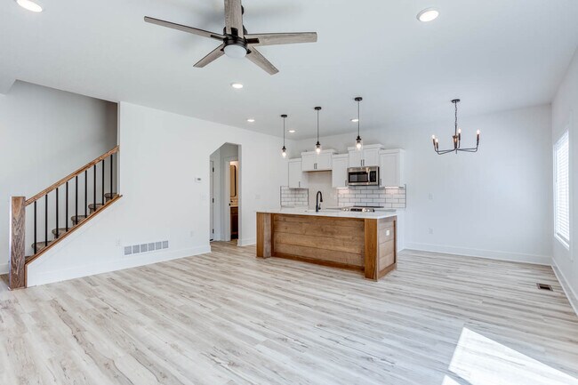 Photo - 8541 W 37th St N