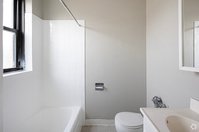 1BR,1BA - 650SF Primary Bathroom