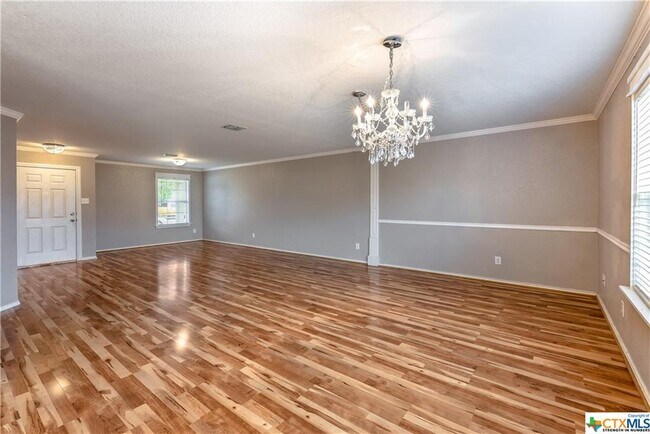 Photo - 675 NW Crossing Dr