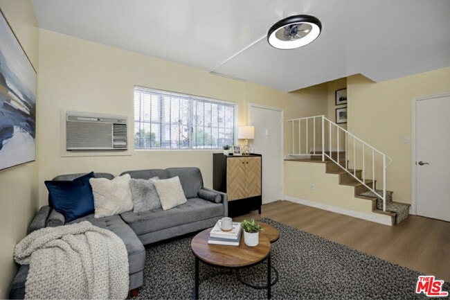 Photo - 3620 S Budlong Ave Unidad 2