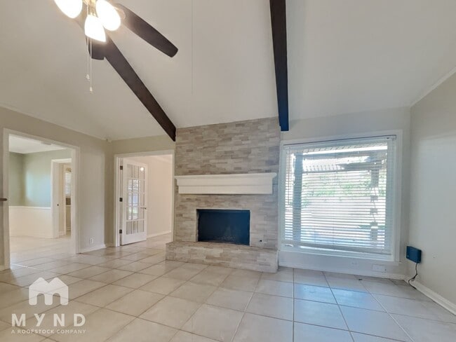 Photo - 4003 Highknoll Ln