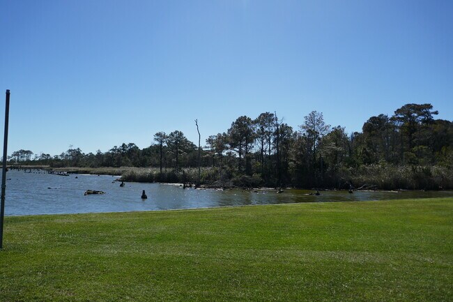 Photo - 144 Edgewater Dr