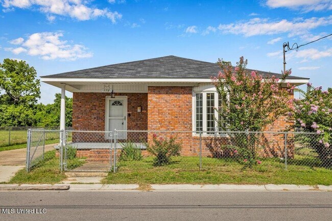 Photo - 172 Hoxie St
