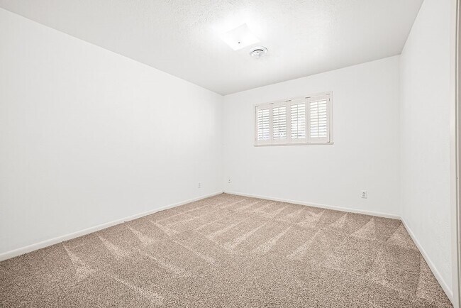 Photo - 630 Bradshaw Dr