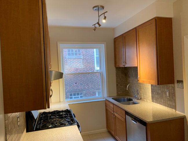 Photo - 2048 W Farragut Ave Unit 2