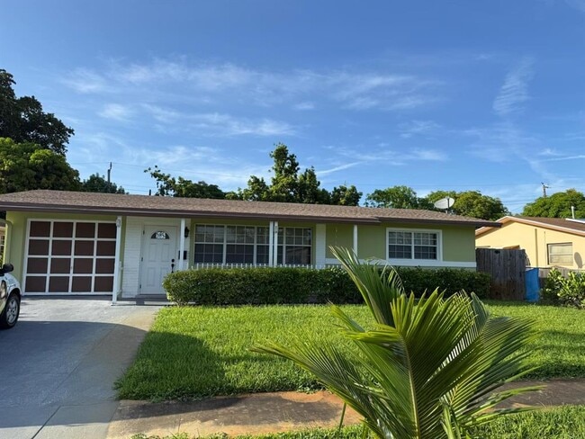 Building Photo - 5839 NW 16th St Rental