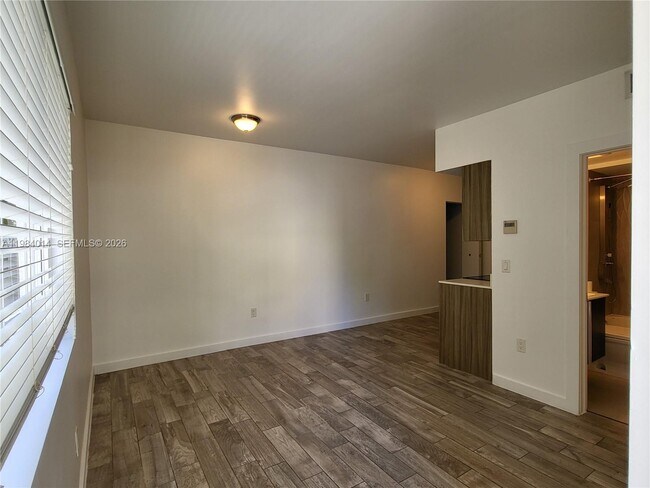 Photo - 557 Michigan Ave Unidad 113