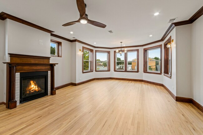 Photo - 4834 N Springfield Ave Unit 3