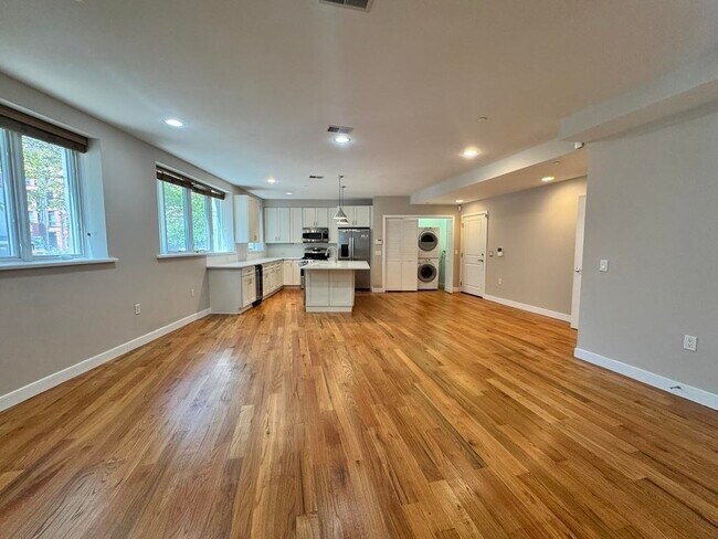 Photo - 296 Grand St Unit 1