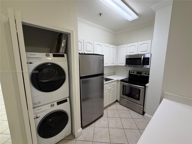 Building Photo - 2734 Bird Ave Unit 212