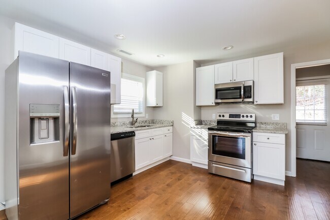 Photo - 404 Little Sycamore Ln