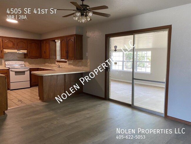 Photo - 4505 SE 41st St