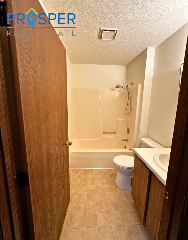 Photo - 808 Macomber St