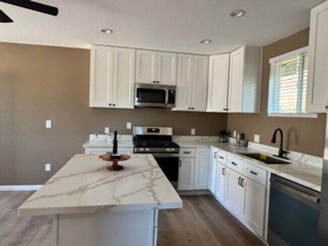Photo - 23578 Lakeview Dr