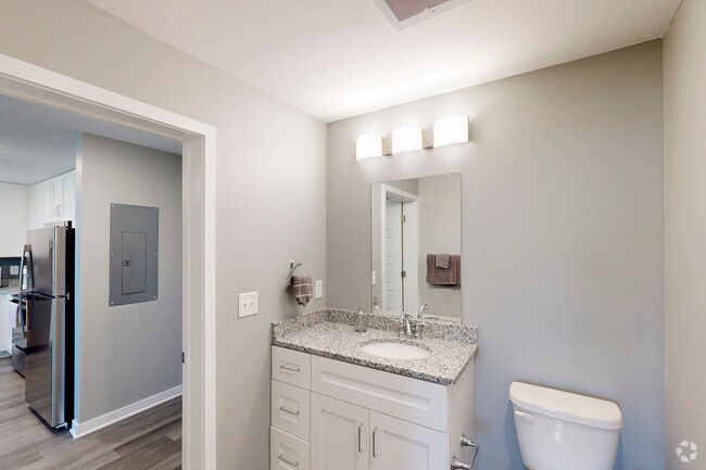 1 BR, 1 BA, 652 SF