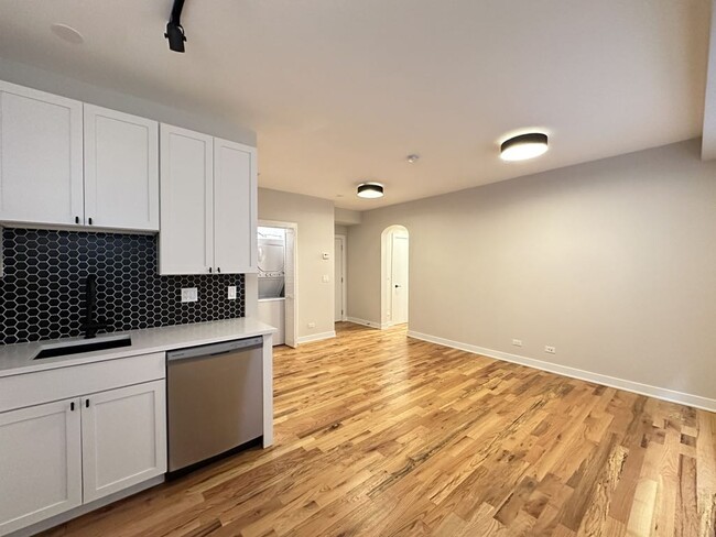 Photo - 643 W Wrightwood Ave Unit 403