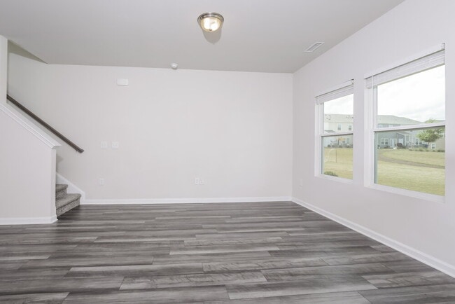 Photo - 217 Brook Farm Ln
