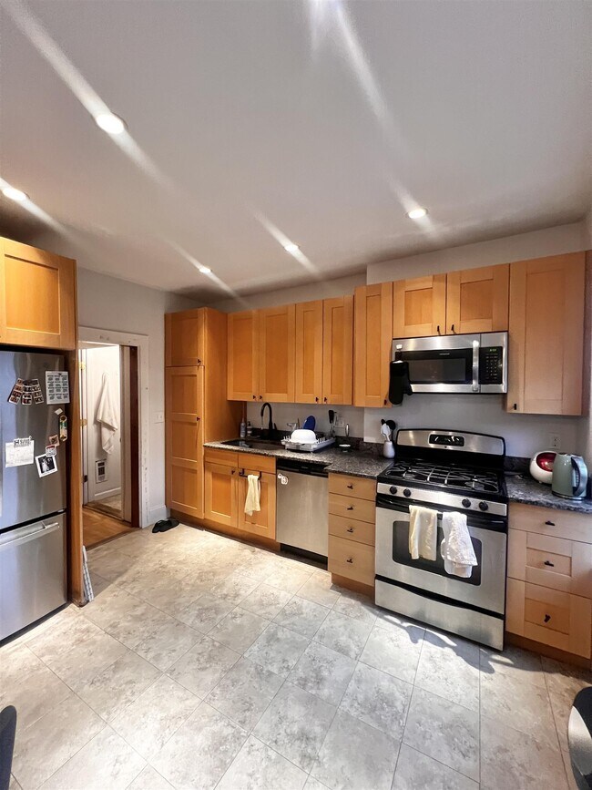 Building Photo - 32 William St Unit 2`