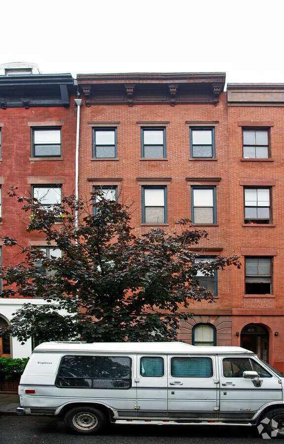 Photo - 417 W 22nd St