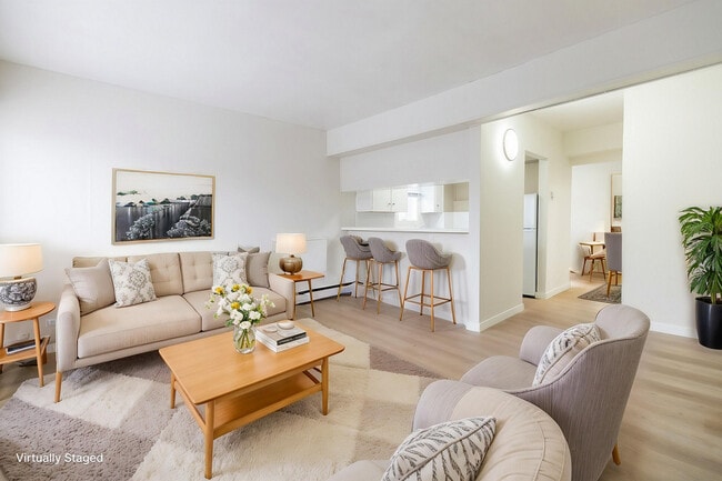 Building Photo - Parada Estates