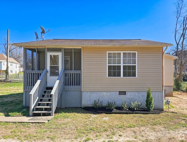 Building Photo - Knoxville 37921 - 3 bedroom 2 bath - conta... Rental