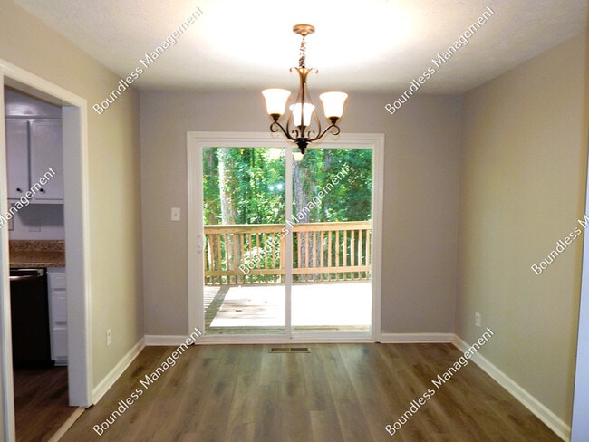 Photo - 2170 Wells Dr SE