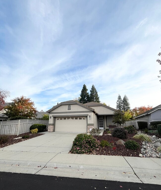 Building Photo - Clean, Cute & Convenient Sun City Roseville Active Adult 55+